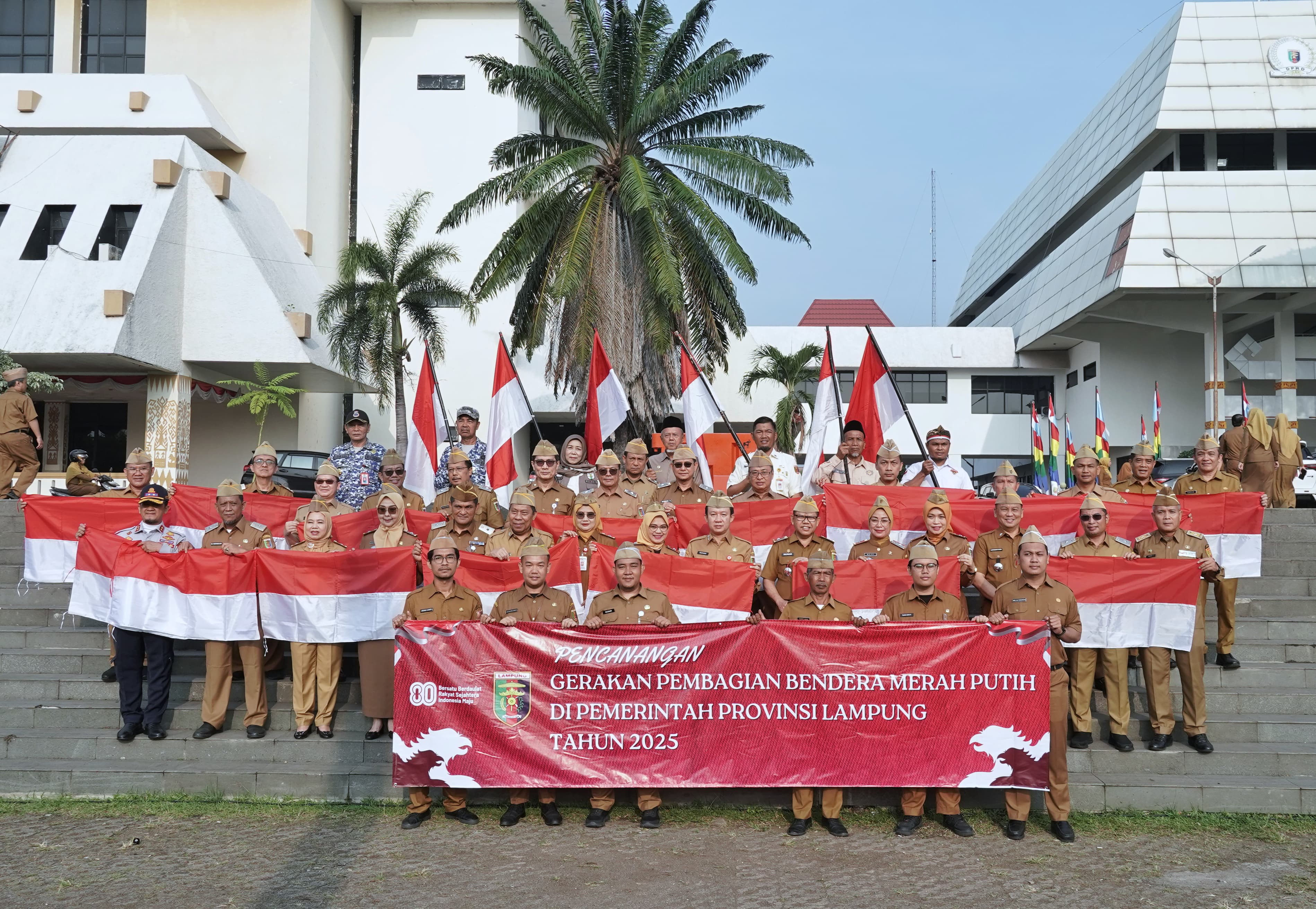 Gerakan Merah Putih, Pemprov Lampung Ajak ASN dan Masyarakat Kibarkan Bendera Hingga Akhir Agustus